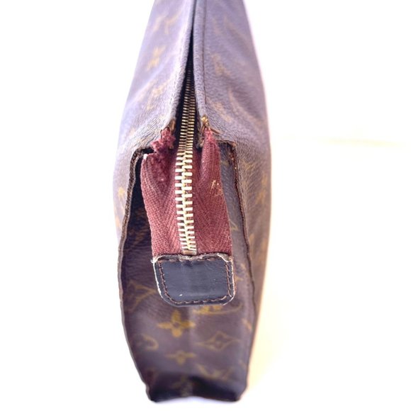 Louis Vuitton Monogram Toiletry Pouch 26 - Picture 8 of 11